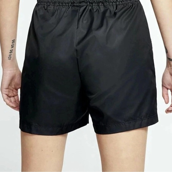 Nike Women's Swoosh Woven Loose Fit Shorts Size Small Black sportswear - Picture 2 of 5